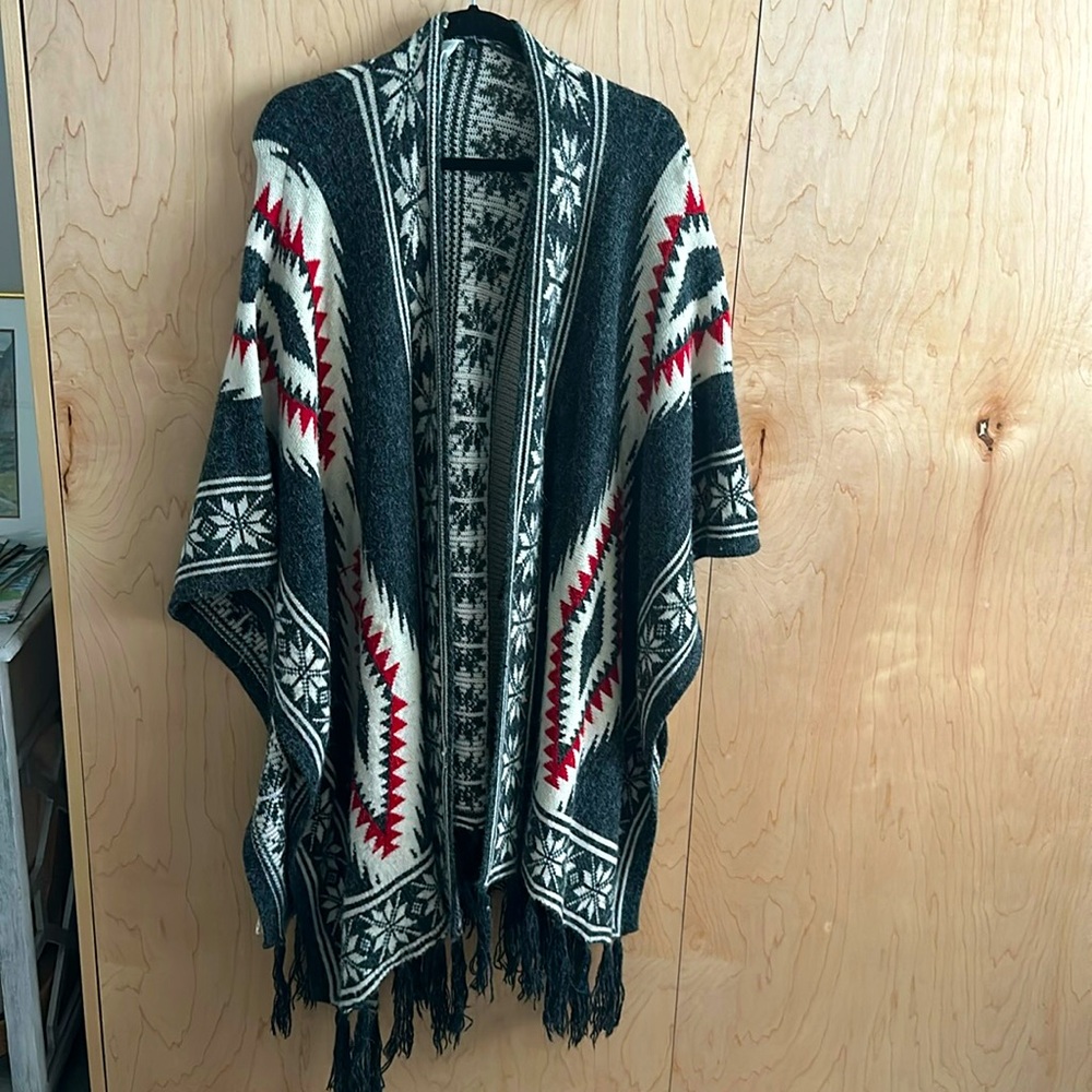 Gorgeous Poncho / Ruana Western/ Coverup( Unisex )